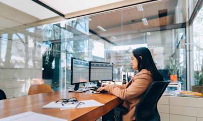 What Does a Financial Accountant Do?
